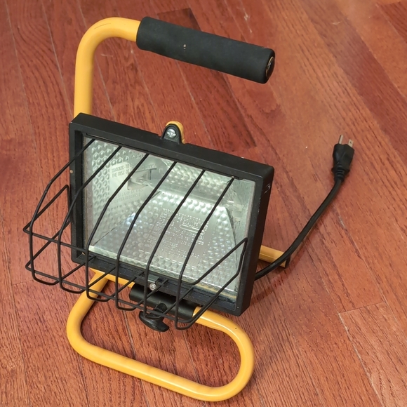 Luminar Work 500 Watt Portable Halogen Shop Light, Bulb Not Included - Picture 1 of 3